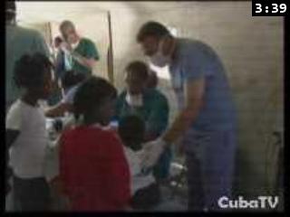  Médicos cubanos y estadounidenses graduados en la ELAM: juntos por Haití